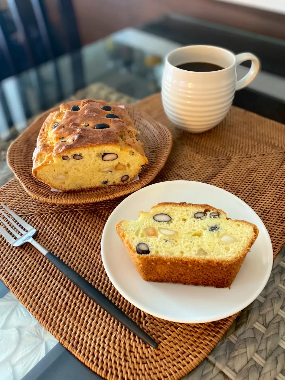 Snapdishの料理写真:🌼黒豆とナッツのパウンドケーキ🌼|lalalaさん