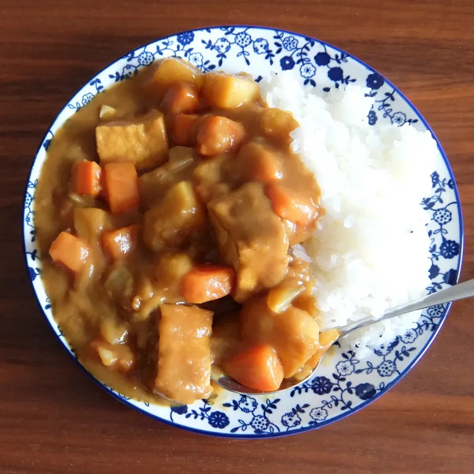 Snapdishの料理写真:厚揚げカレー　※お肉不使用|ぎえちゃんさん