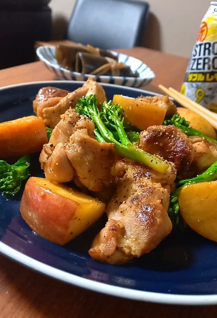 鶏ももとりんごのｽﾊﾟｲｼｰ蒸し|まりおさん