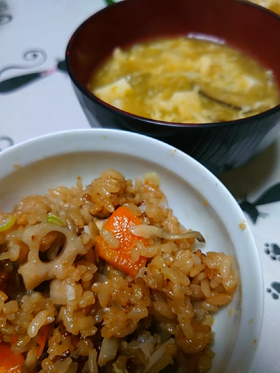 根菜の角煮の煮汁炊き込みごはんと白菜のかき玉汁|オーリーさん