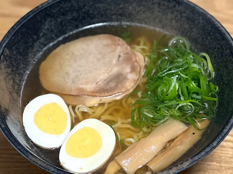 ☆エバラ プチッと鍋（あさりとホタテの旨塩鍋）で簡単ラーメン🍜|まぁたんさん