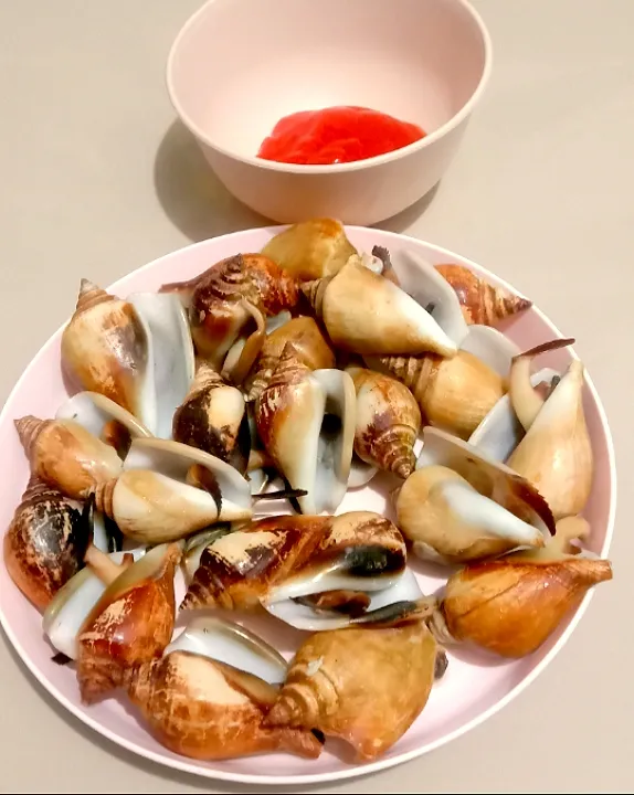 kerang gonggong rebus dengan saus sambal🐚🐚|jenong😁さん