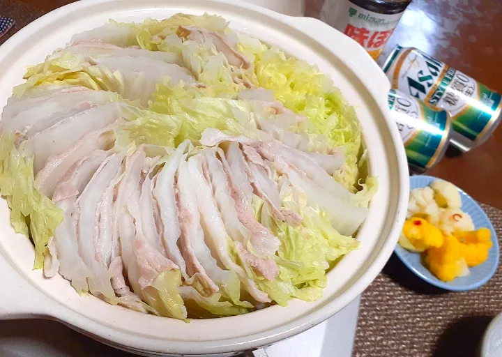 Snapdishの料理写真:もち豚と白菜のミルフィーユ鍋🍲|びせんさん