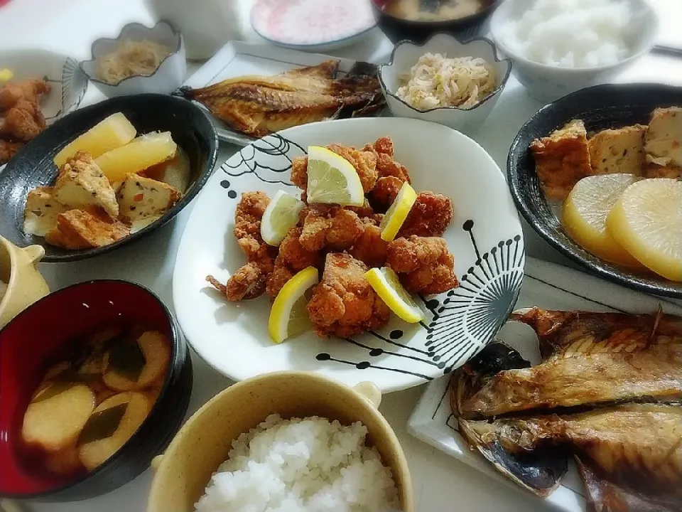 夕食(*^^*)
唐揚げ
焼魚(アジ)
五目絹厚揚げと大根の煮物
もやしとツナナムル
お味噌汁(お麩、ワカメ)|プリン☆さん