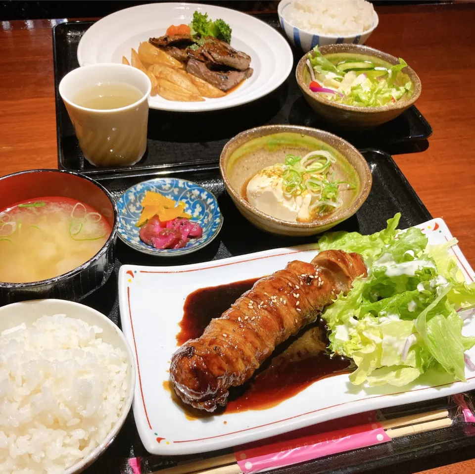 Snapdishの料理写真:江戸千住ねぎと鶏つくねの豚肉巻き定食🥢|ちゃみこさん