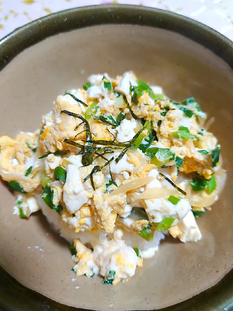 ふわふわ丼

相方の夜食です|🍒ふみりん🍒さん