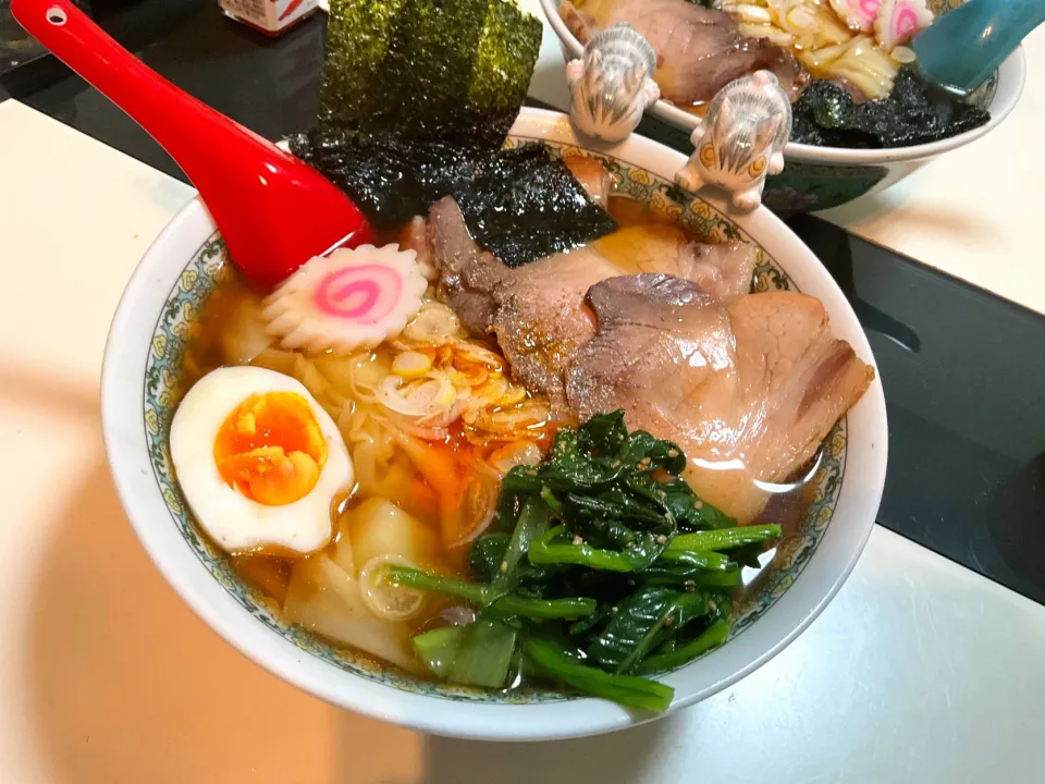 頂き物の兵庫県産の豚のチャーシューで、スープも作った醤油ラーメン、ワンタン入り！|Takeshi  Nagakiさん