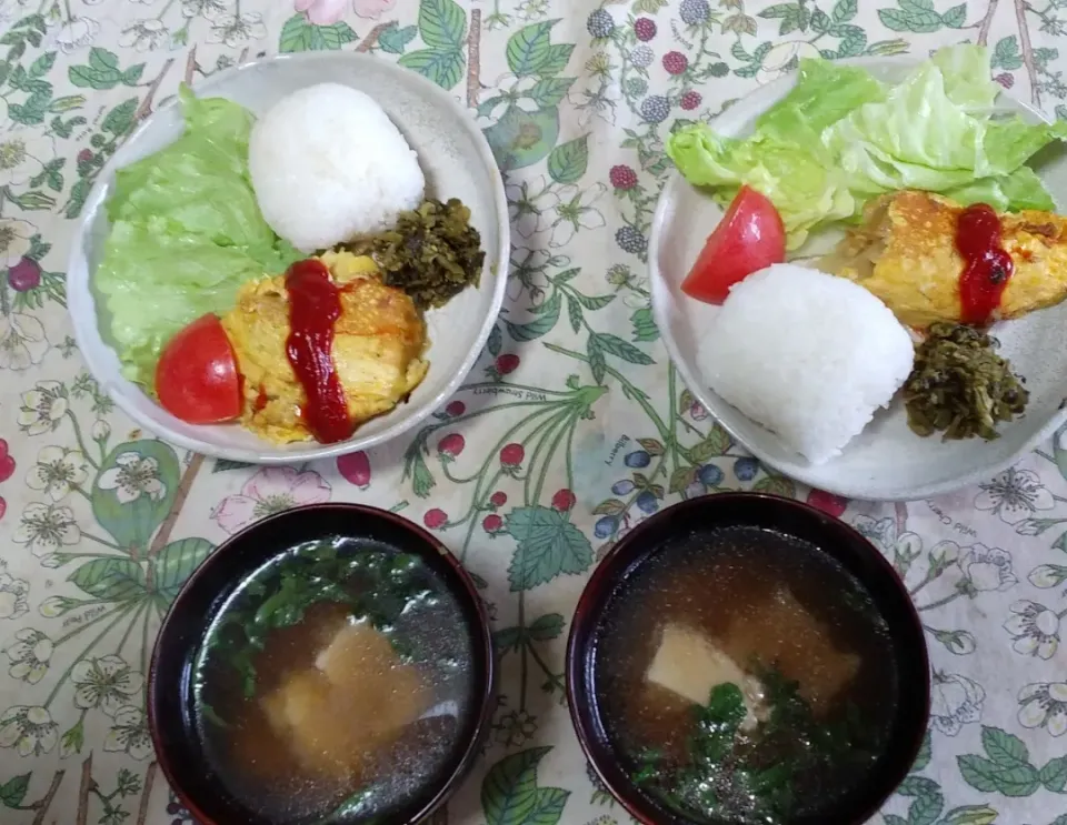 2022.1.6                                                                      ワンプレートランチ　　　　　　　　　　　　　　　白飯　オムレツ　高菜漬け物　生野菜　　　菊菜とあげのみそ汁|tamikichiさん