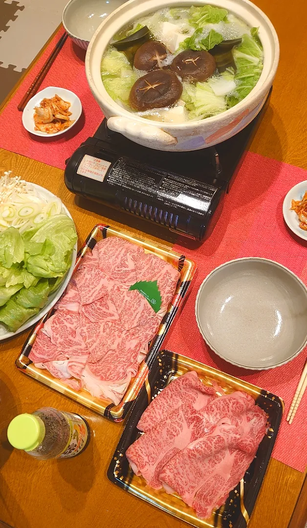 Snapdishの料理写真:元旦の夕ご飯はスギモトの牛肉でしゃぶしゃぶ🍴|ポチさん