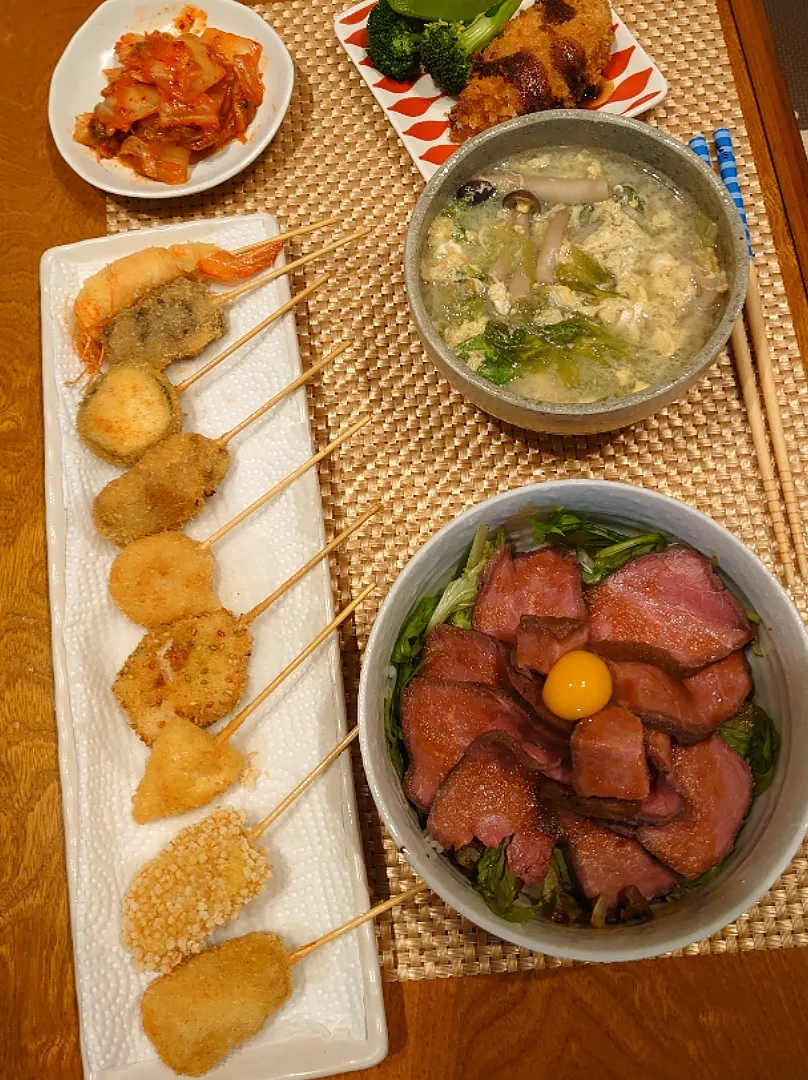 お取り寄せ　(北新地　串カツ凡)
串揚げとローストビーフ丼で夕ご飯🍴|ポチさん