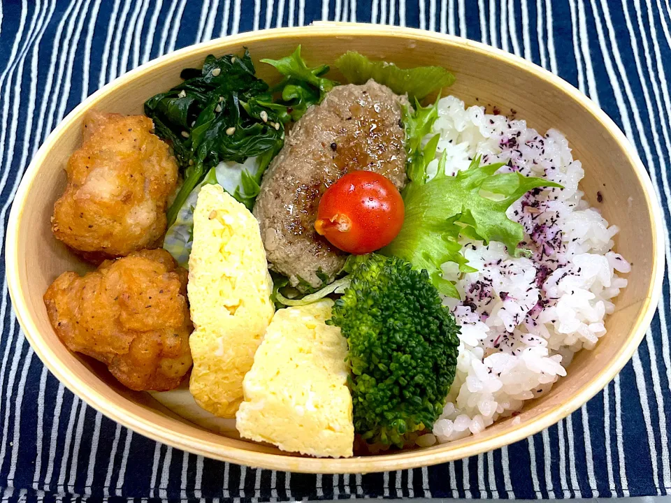 ハンバーグ、玉子焼きと唐揚げ🍱|なお🅿️さん