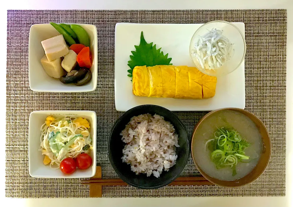 Snapdishの料理写真:だし巻き、しらすおろし、高野豆腐、春雨サラダ、雑穀米、とろろ汁|keychanさん