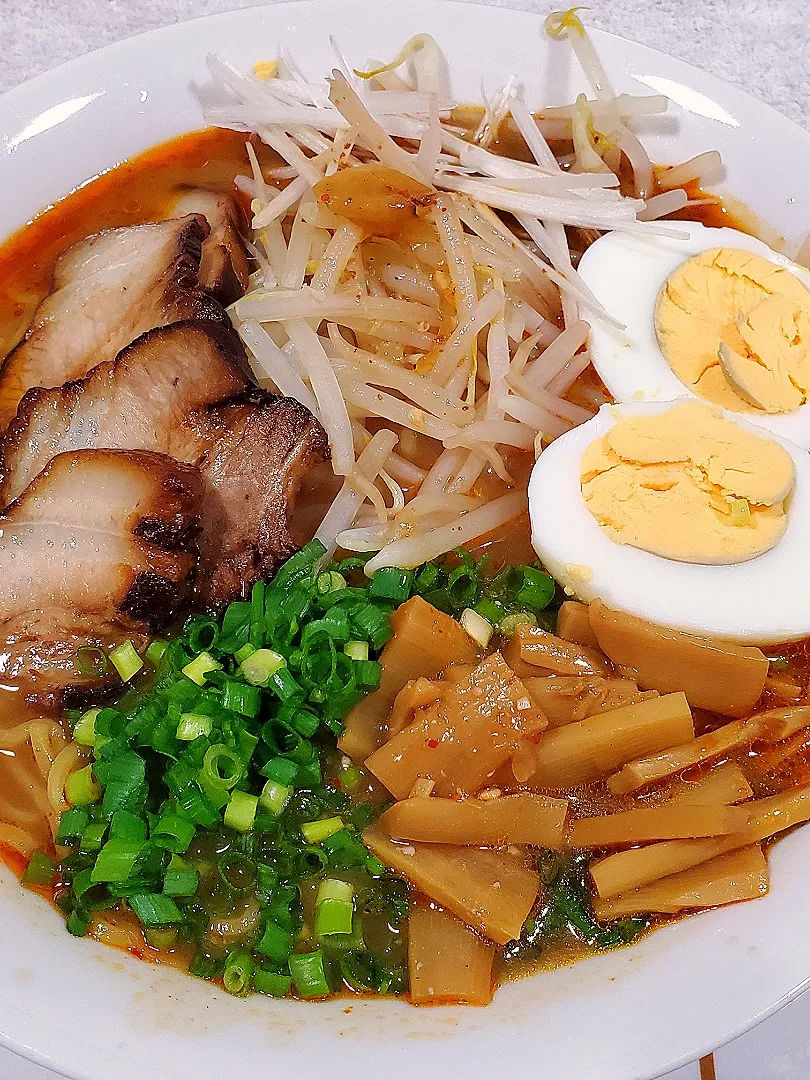 Snapdishの料理写真:ピリ辛味噌ラーメン|MIKAさん