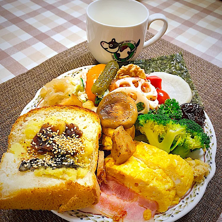 今日の朝ごはん★サツマイモとリンゴのきんとん＋小豆と胡麻のせトースト|riko30294さん