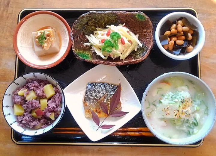 レモン風味の焼塩サバ定食|くまちゃんさん