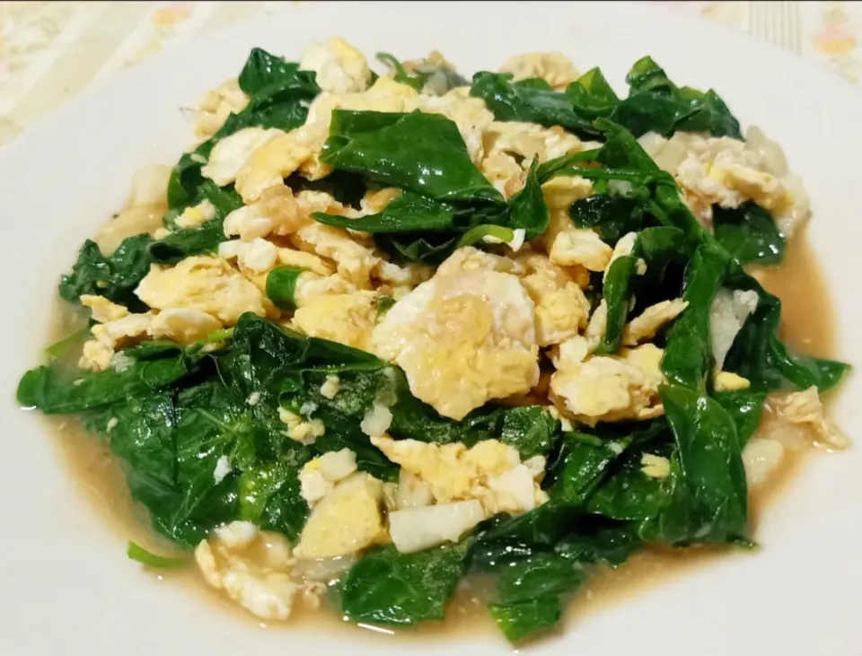 Stir Fried Eggs with Gourd Leaves|🌿Veerapan Mu🌿さん