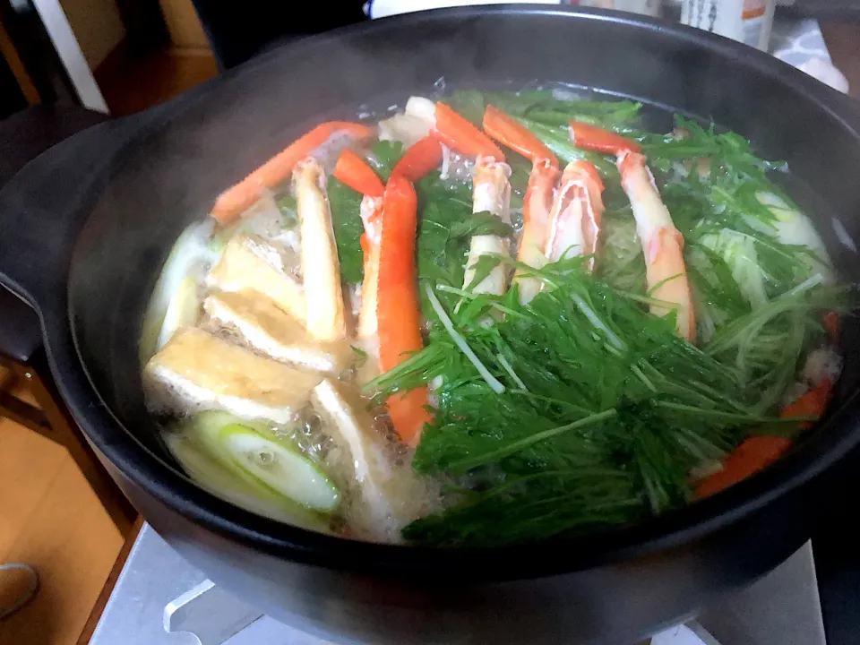 昆布で出汁とり、薄口醤油で味付けカニ鍋🦀|聡美さん