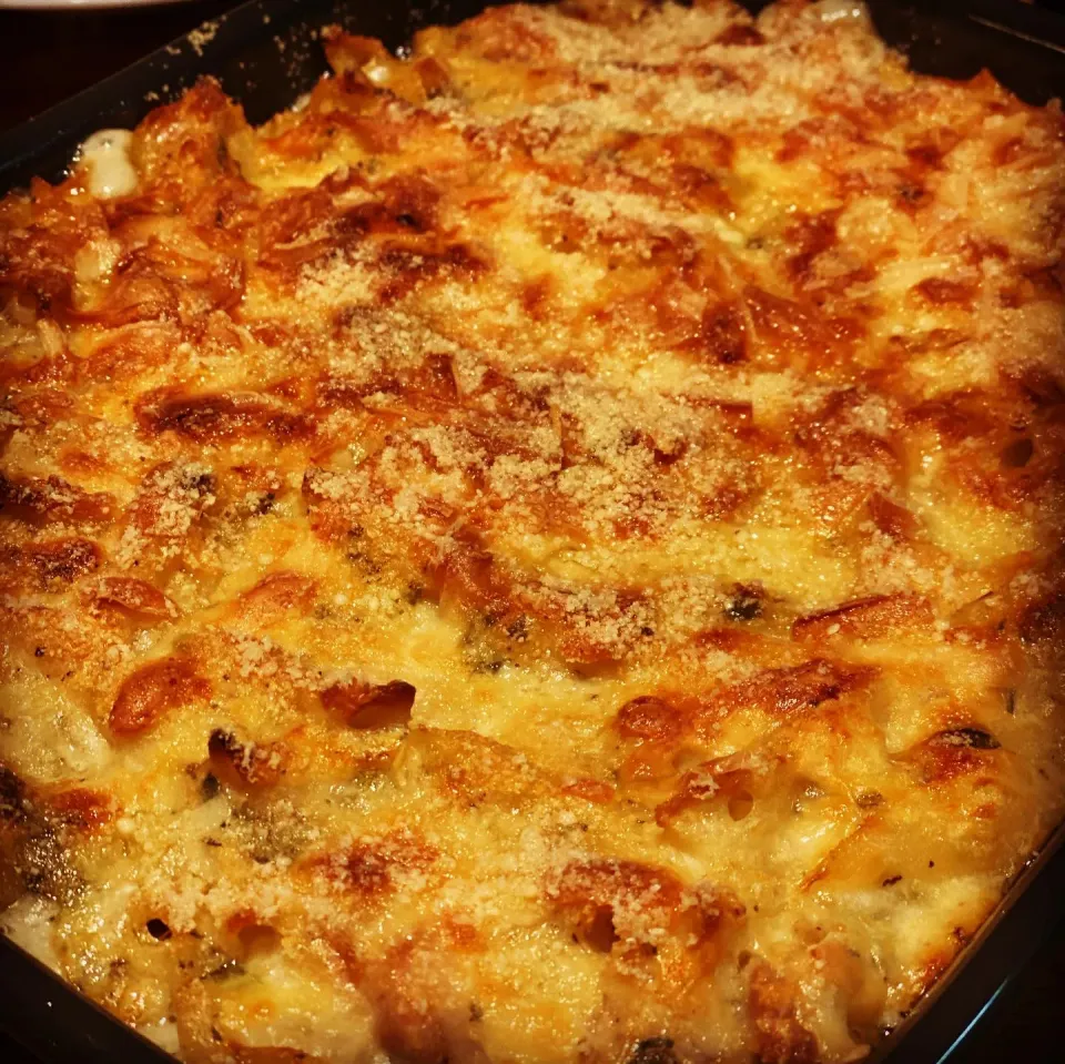 Chicken Alfredo Cheese Baked ! 
Chicken cook in Garlic , Cream sauce with blended Mozzarella & Parmesan Cheese parsley 🌿 Baked in the oven
#alfredo #chicken #p|Emanuel Hayashiさん
