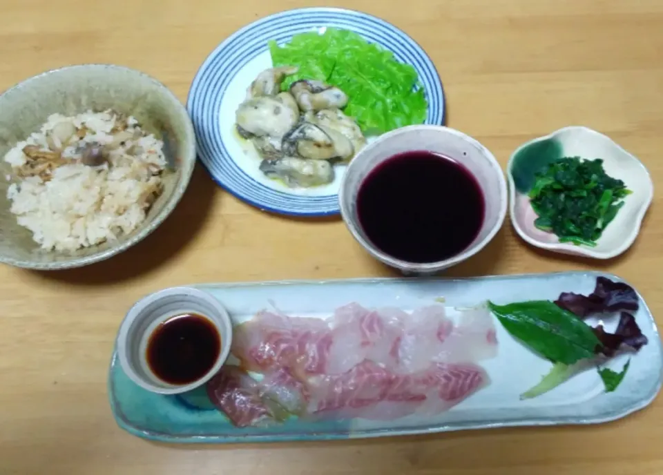 三重産ぐれ刺身　　　　　　　　　　　　　カキバター焼　　　　　　　　　　　　　　ほうれん草浸し　　　　　　　　　　　　　　五目御飯|tamikichiさん