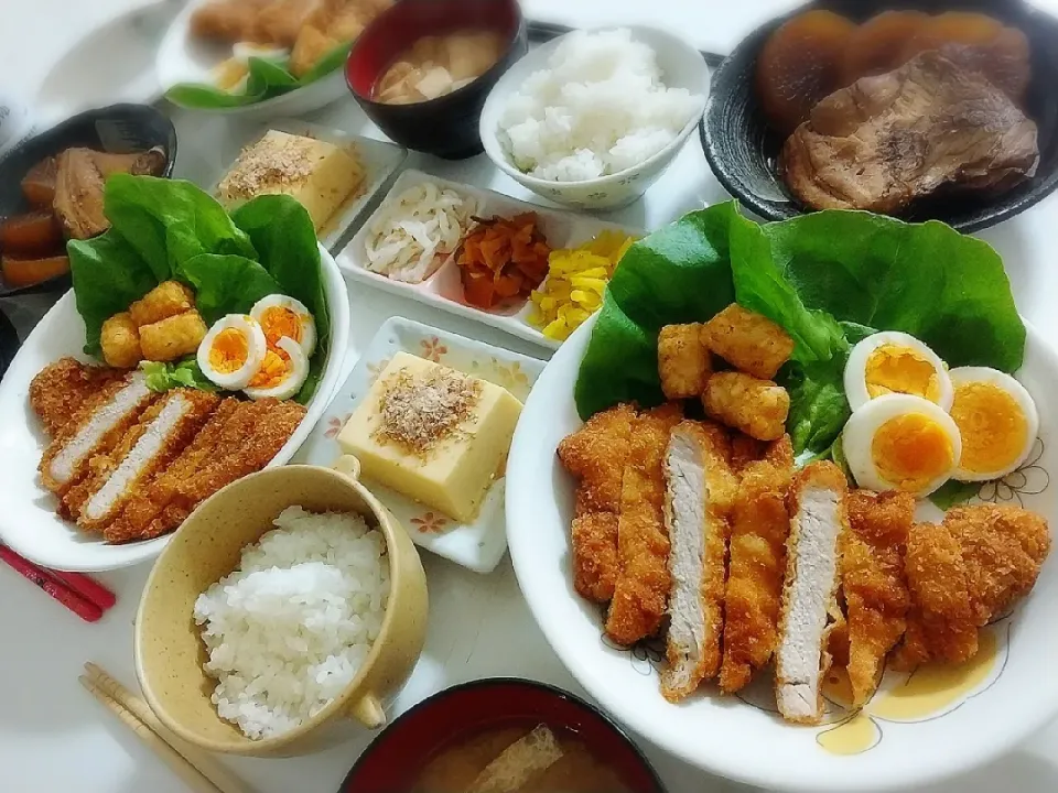 夕食(*^^*)
トンカツ&ハッシュドポテト&🥗
ぶり大根
玉子豆腐
お漬け物
お味噌汁(豆腐、油揚げ)|プリン☆さん