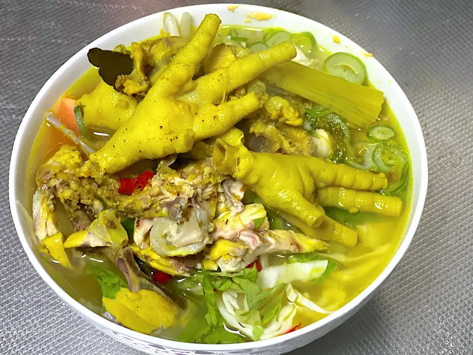 Soto ceker tulang|yeni kartikasariさん