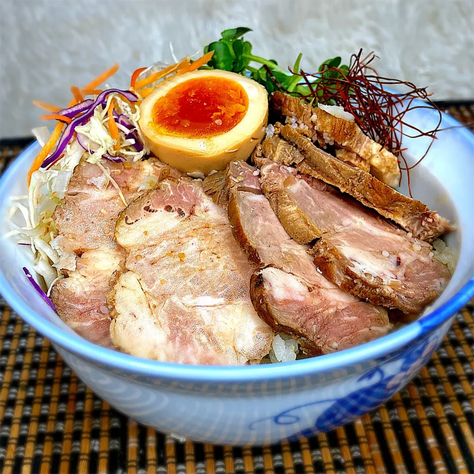 チャーシュー丼🤤|Clown  Kenpoさん