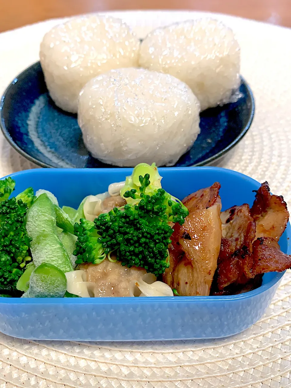おにぎり+豚しょうが焼き弁当|Mzkさん