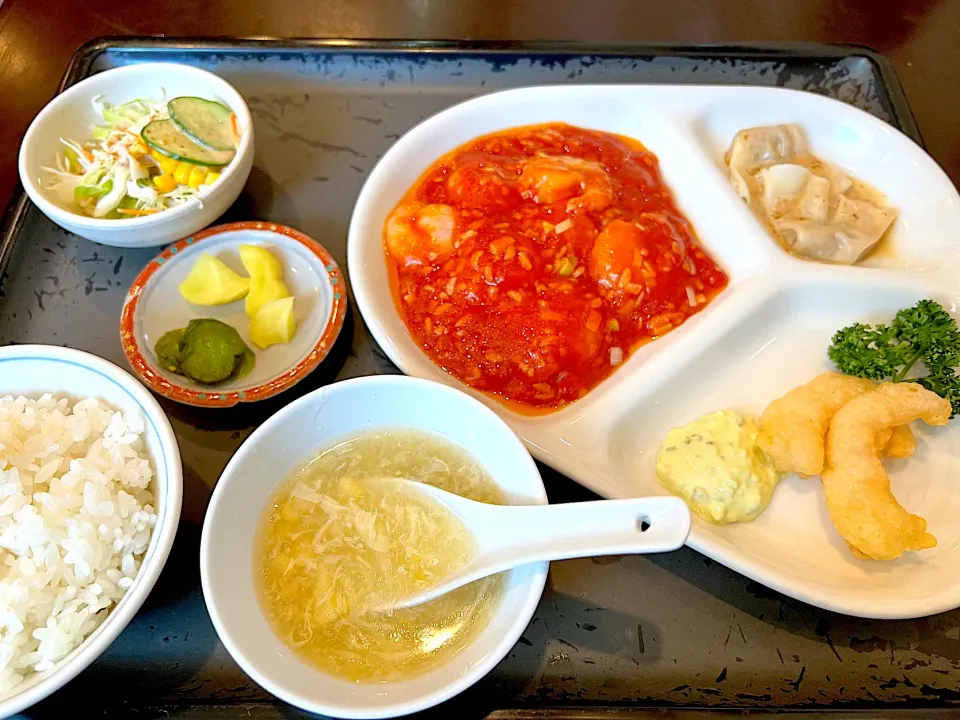 今日のお昼は中国料理屋さんで、レディースセットのエビチリ🍤|yokoさん