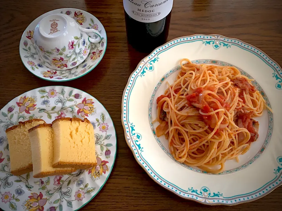 生ハムとトマトのスパゲティ🍅烏鶏庵の烏骨鶏のカステラ🥧今日の昼食20220109|rococoさん