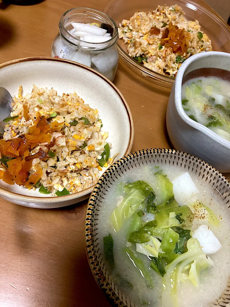 炒飯、山芋と早生キャベツのお味噌汁、カブの甘酢漬け(n´—｀n)|さくたえさん