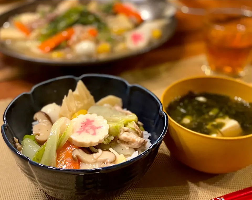 Snapdishの料理写真:お正月食材の余りで九宝菜☆中華丼☺︎|まめすけ。さん