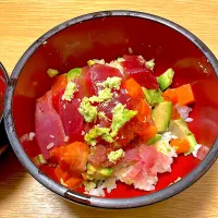 Snapdishの料理写真:アボカドマグロ丼|akesanさん