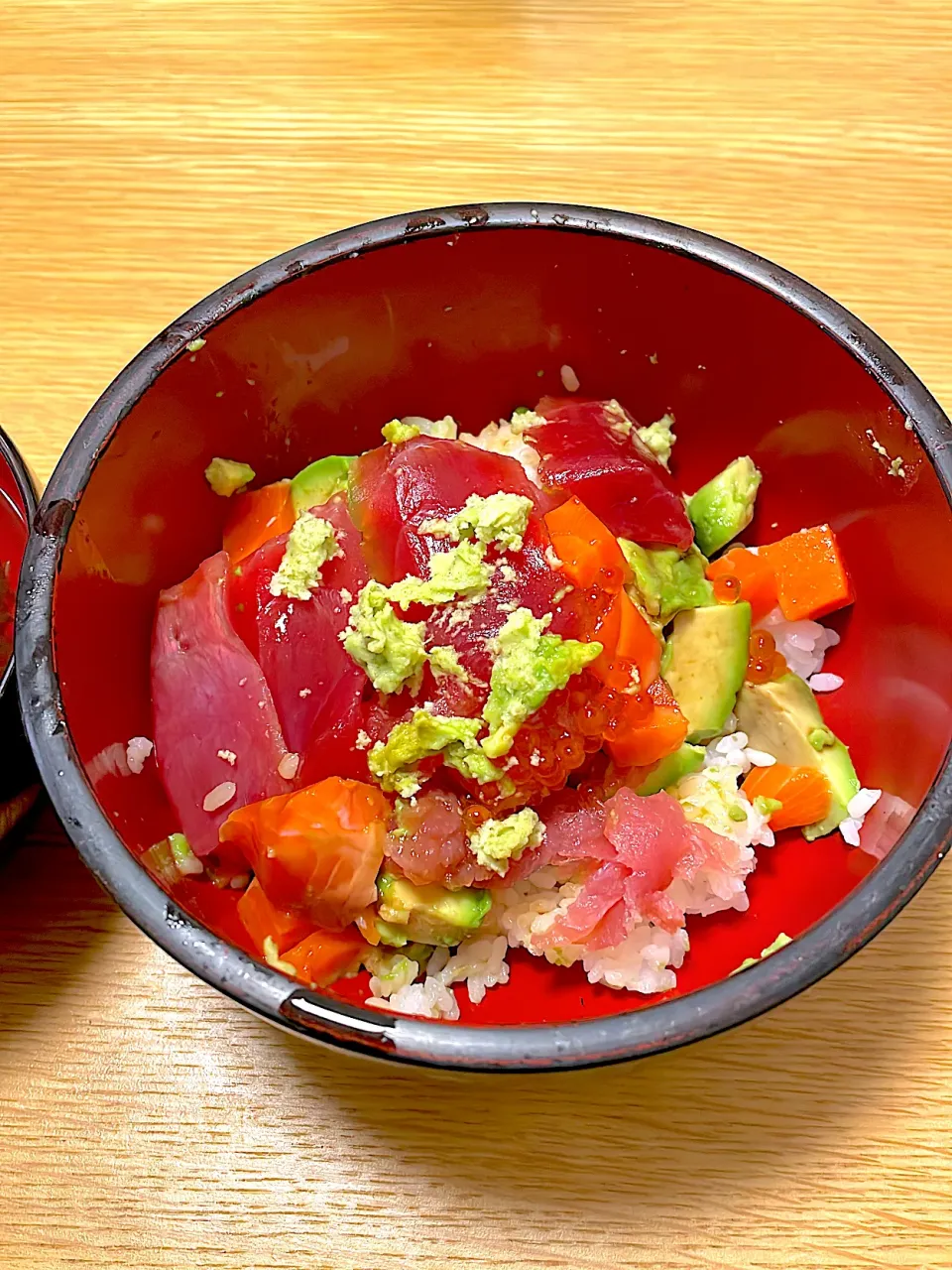 Snapdishの料理写真:アボカドマグロ丼|akesanさん