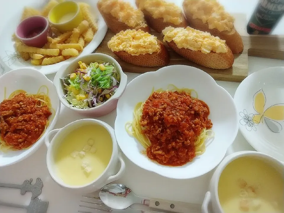 夕食(*^^*)
ミートソースパスタ🍝
フライドポテト🍟
卵フランスパントースト
コーンスープ|プリン☆さん