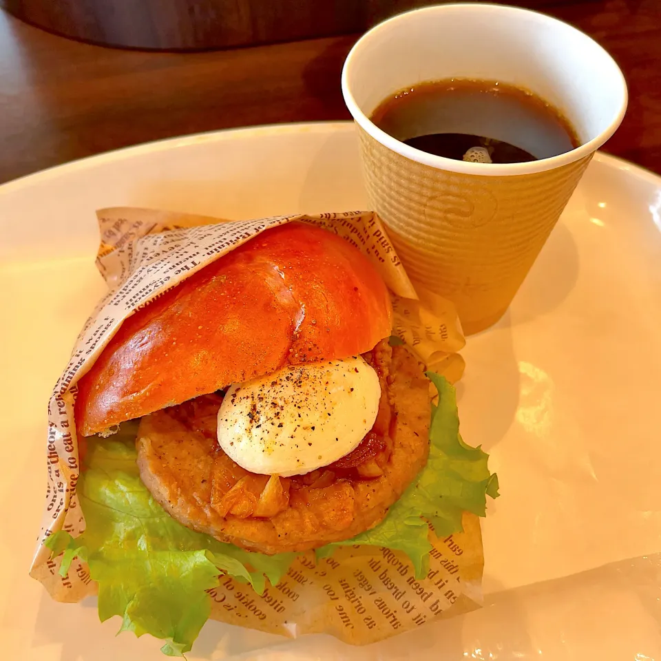 やっぱり好き好き♪すき焼きバーガー w/ ホットコーヒー|T. Wonderさん