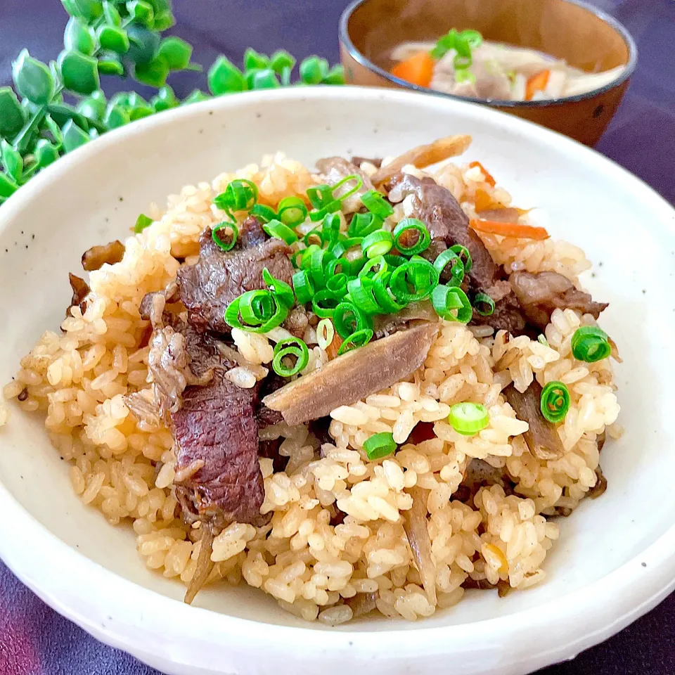 牛肉とごぼうの炊き込みご飯|オーロラさん