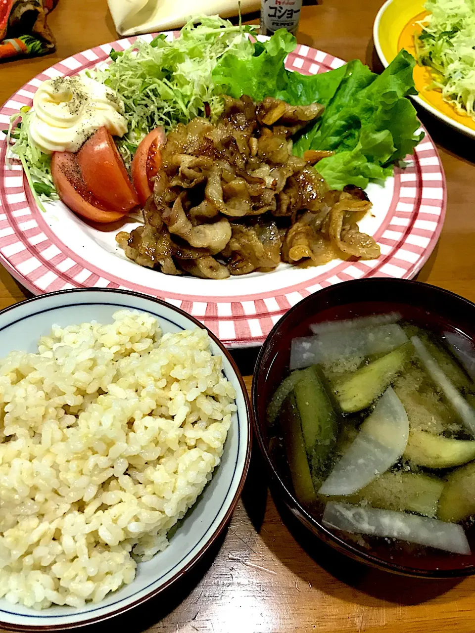 Snapdishの料理写真:#夕飯　ロウカット玄米ご飯、ポーク生姜焼き、キャベツレタストマトサラダ(味の素マヨ、胡椒)、茄子大根味噌汁|ms903さん