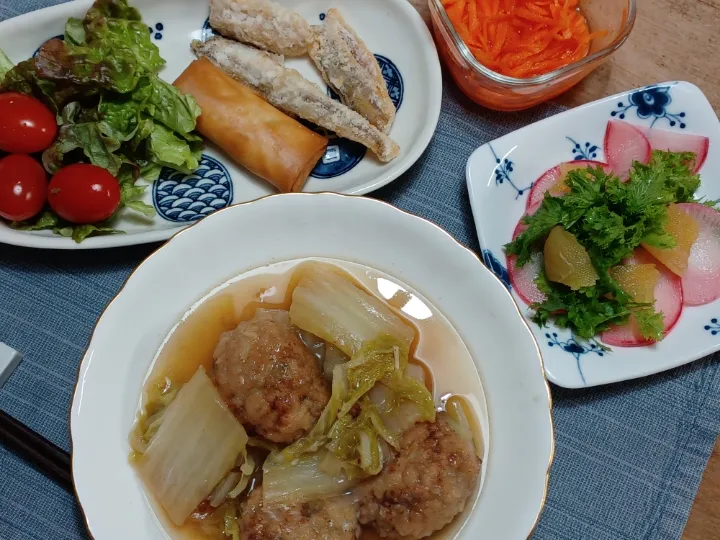 Snapdishの料理写真:白菜と豚肉団子煮込み|ぱいんてーるさん