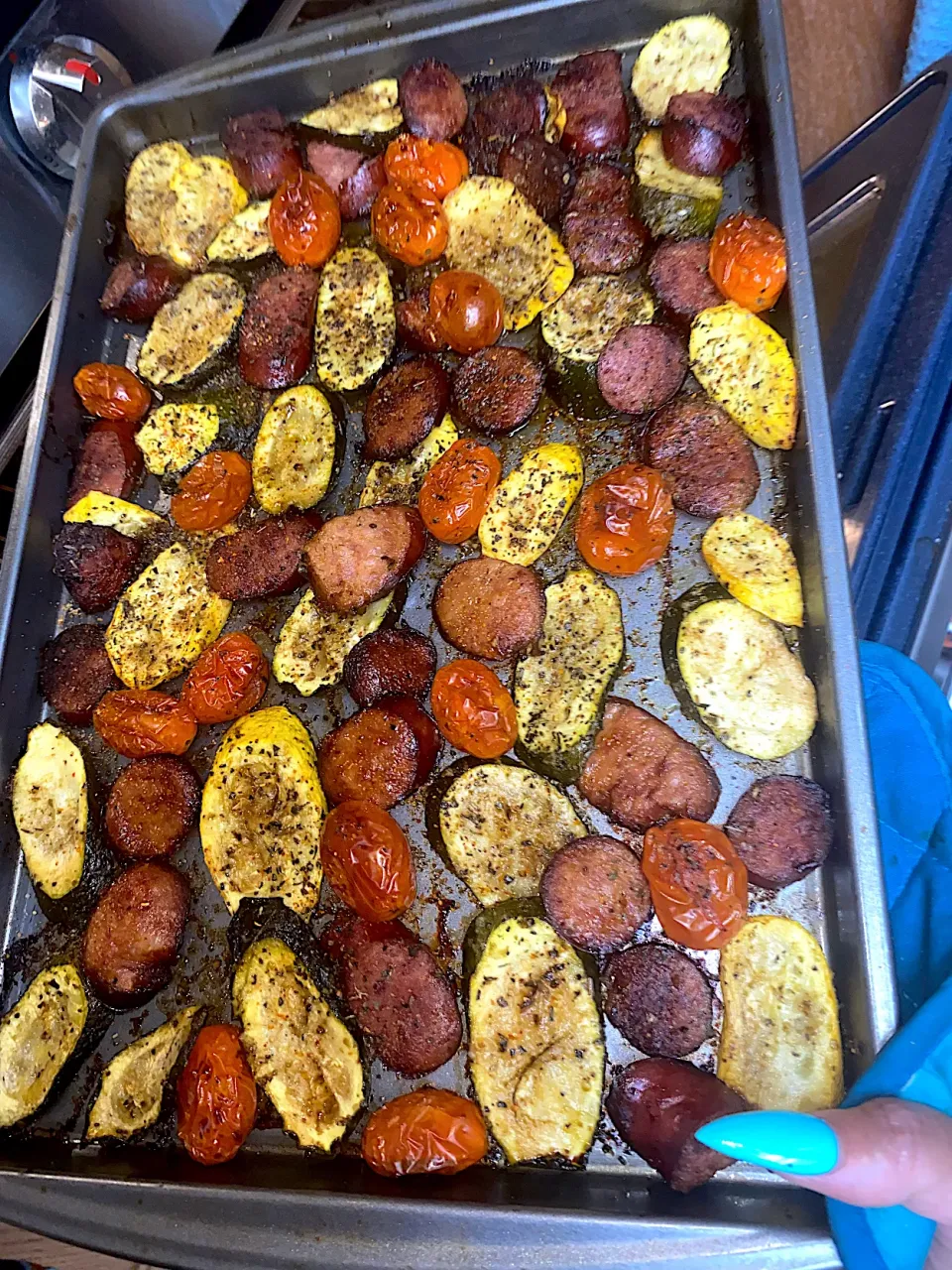 Garlic Roasted sausage zucchini and squash🥒|Tawanjaさん