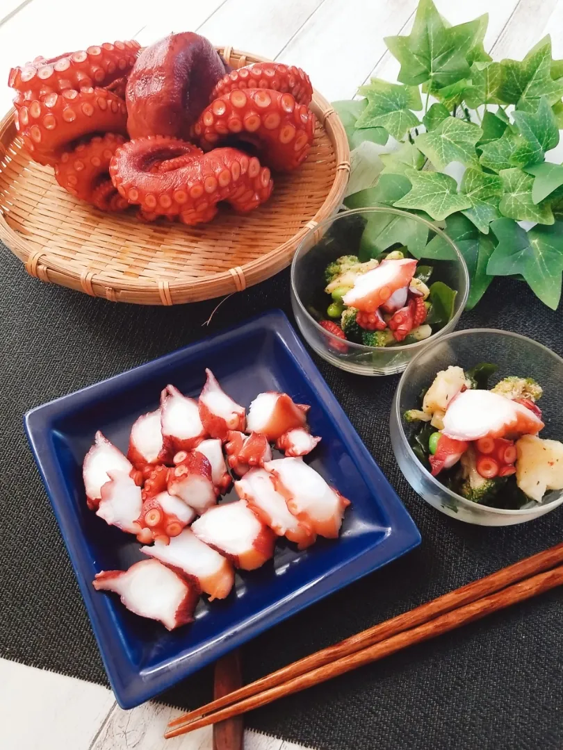 Snapdishの料理写真:たこのお刺身。たことわかめ、ブロッコリー、じゃがいも、枝豆の和え物。|yoshiyoshiさん