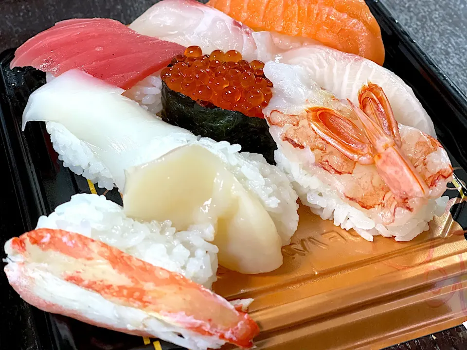 Assorted sushi|yeni kartikasariさん