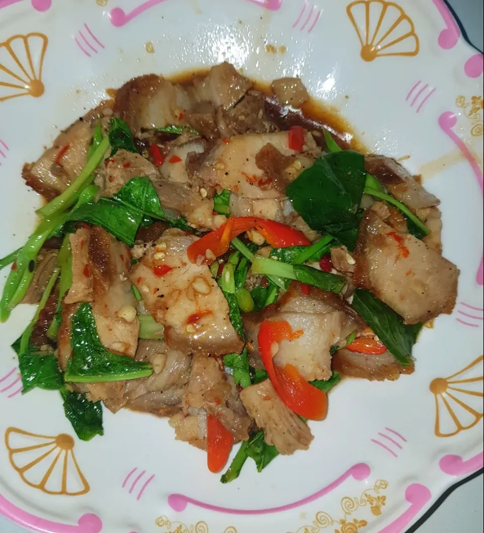 stir fry crispy pork with kale|patcookingfeverパットさん