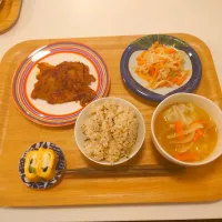 今日の夕食　味噌豚、切り干し大根の煮物、ほうれん草入り卵焼き、玄米、餃子スープ