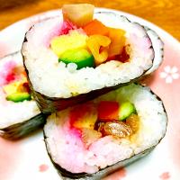 巻き寿司💕すし飯ピンクになっちゃった巻き😆