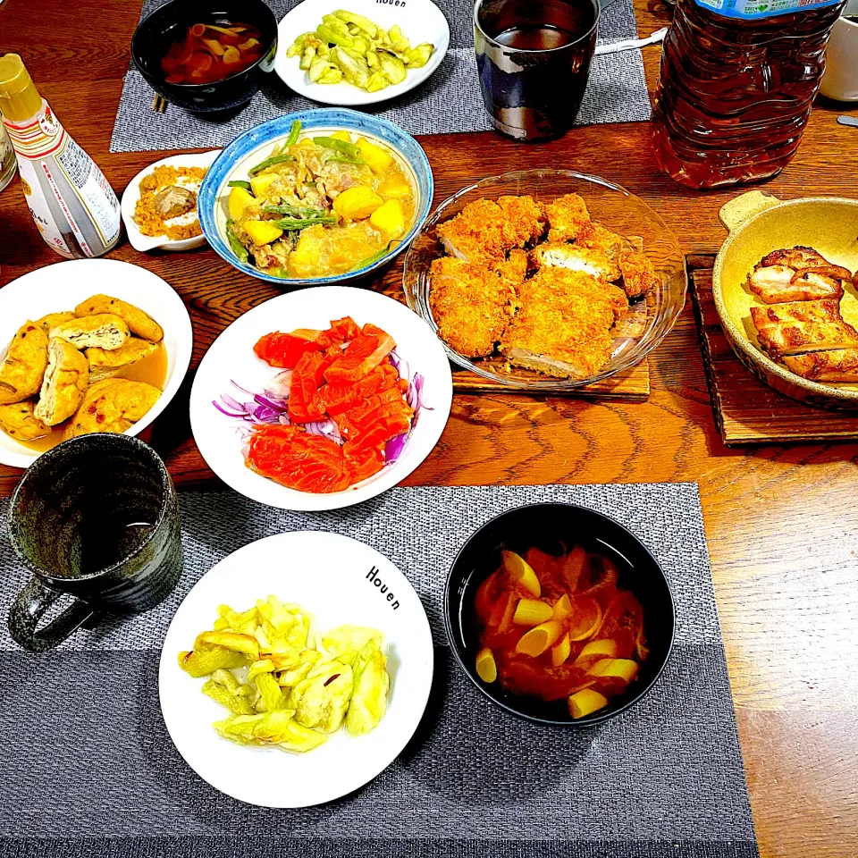 Snapdishの料理写真:がんもどき煮物、肉じゃが、ヒレカツ、照り焼きチキン、サーモンマリネ、味噌汁、焼きナス|yakinasuさん