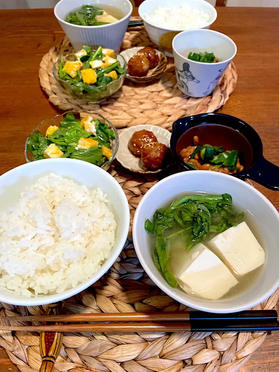 春菊とお豆腐のお味噌汁、春菊のサラダ|ＭＡＲＵＥ家の食卓さん