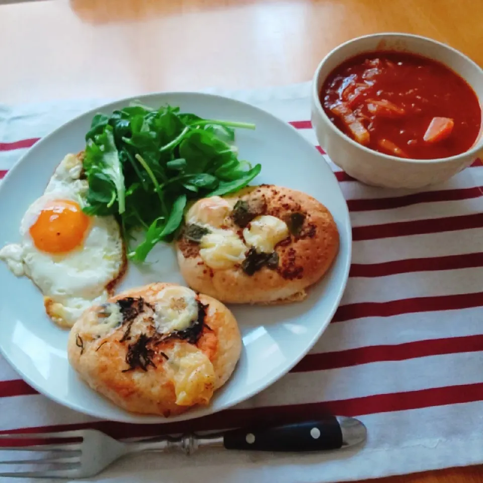 ひじきと明太子パンで朝ごはん|えるえるさん