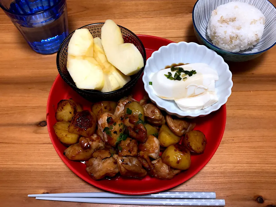 鶏とじゃがいもの甘辛バター炒め|saknさん