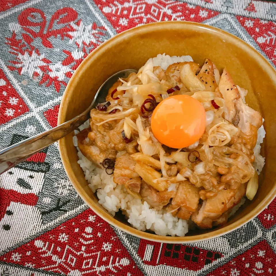 阿波鶏の納豆たまごのせ丼|花玉子さん