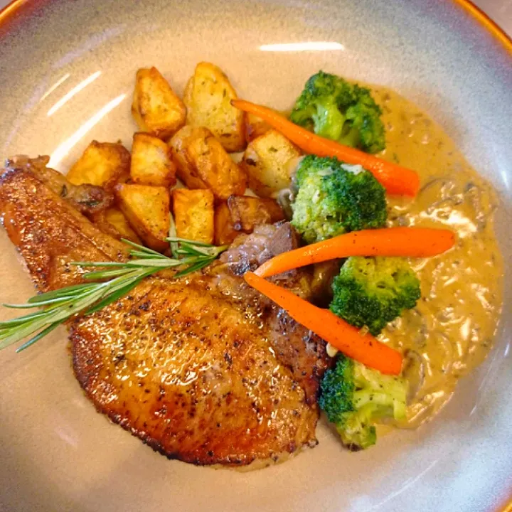 pork chop with creamy mushroom sauce|chef chanさん